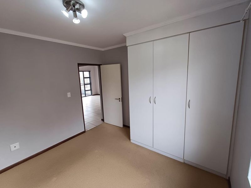 Top Floor 2 Bed 2 Bath Apartment for sale in Jackal Creek Golf Estate - Photo 7