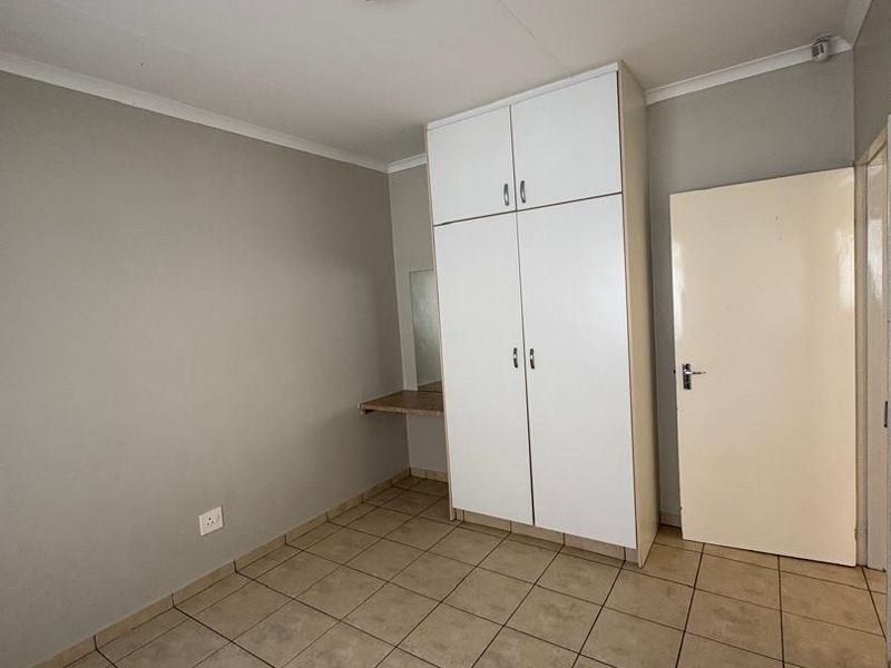 Modern two bedroom unit with one full batroom & braai - Photo 7