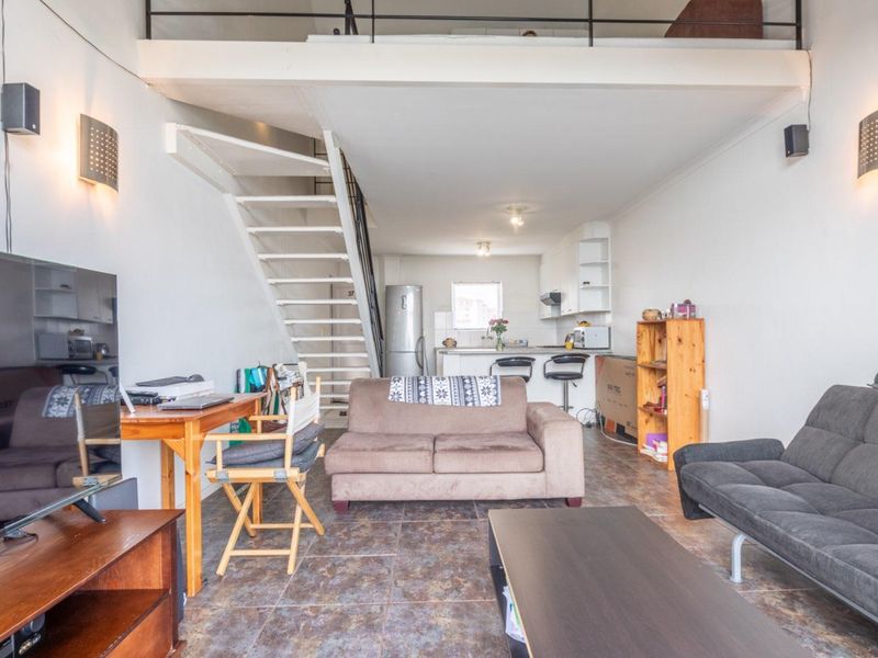 Spacious Loft Living Near Canal Walk - Photo 7