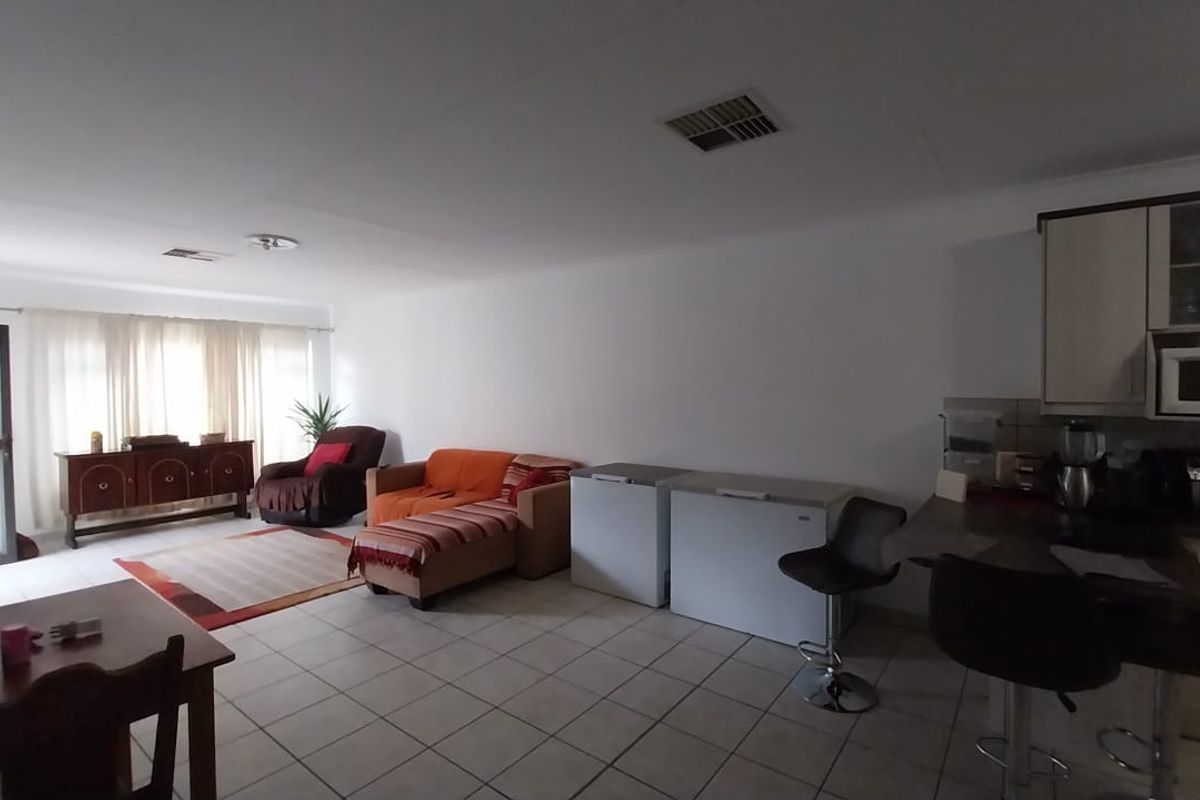 Well-Maintained 3-Bed Unit Close to Amenities & Garage Motors - Photo 3