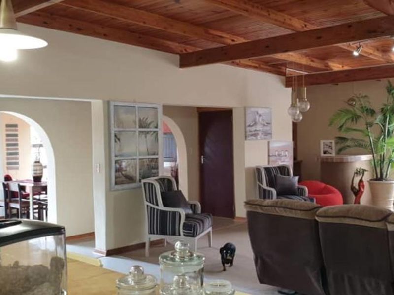 5 bedrooms House in Henties Bay - Photo 6