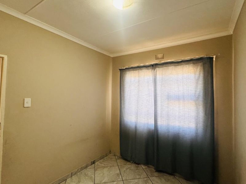 Property For Sale in Queenstown - Photo 10