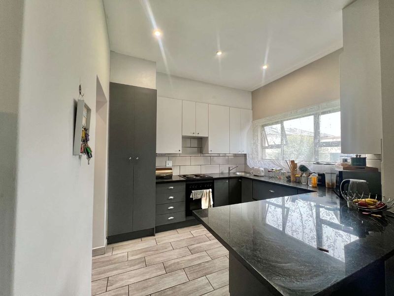 Modern 3-Bedroom, 2-Bathroom Double-Storey Home for Sale - Photo 6