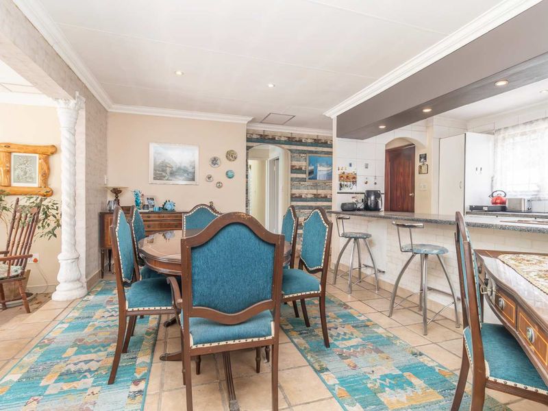 Charming Spacious Solid Family Home in Randpark Ridge - Photo 9