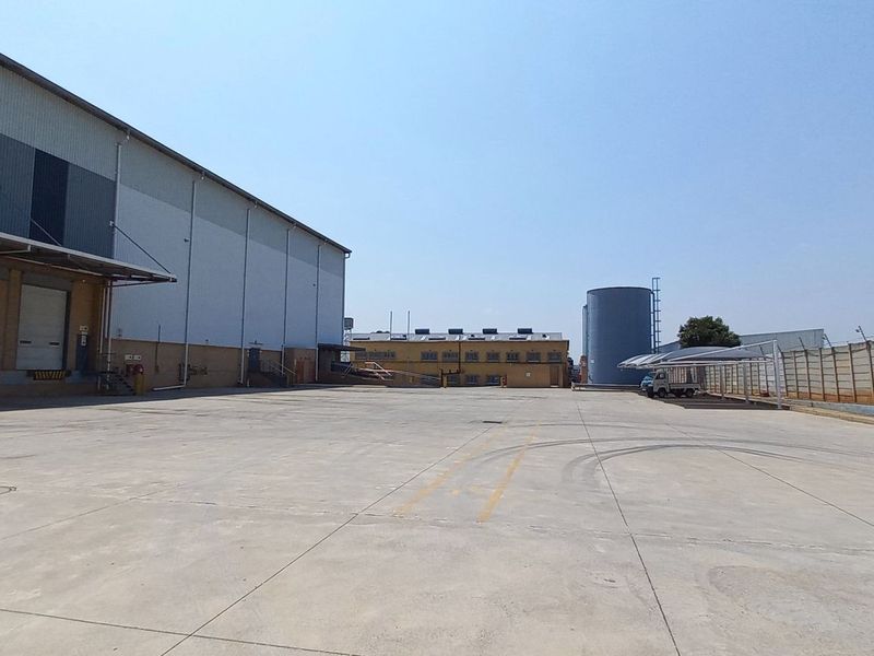 6 845m2 Isando Warehouse To Let - Photo 4