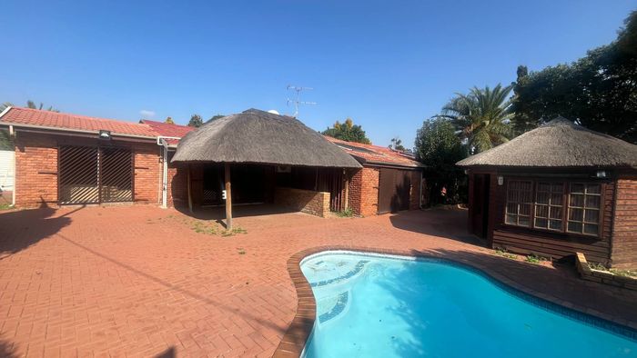 Property #2505532, House For Sale in Brackendowns