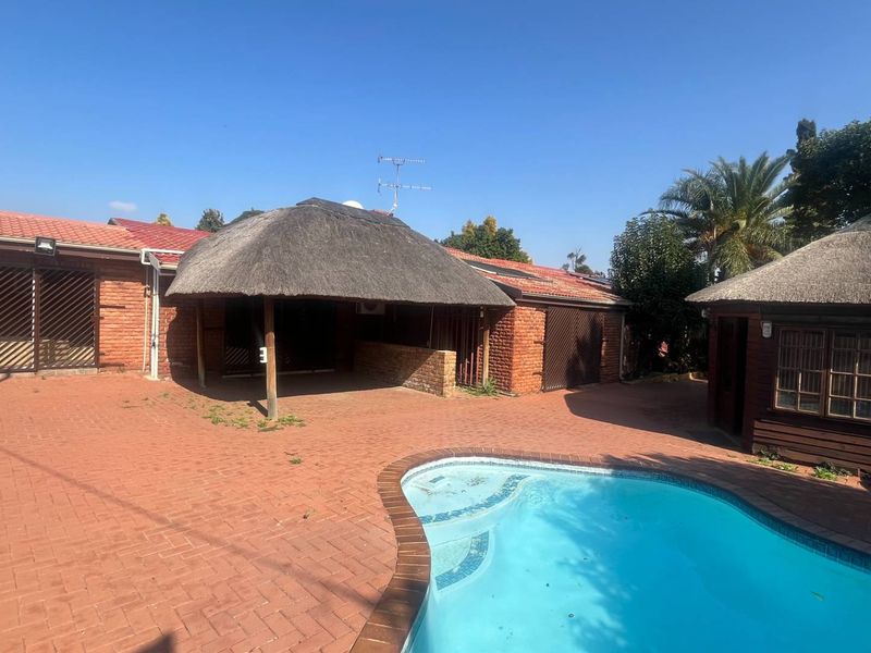 Property in Brackendowns - Photo 1