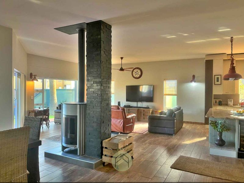 4 Bedroom House FOR SALE in Waterfront, Swakopmund - Photo 10