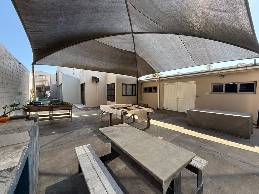 Inyard space and snall shop space