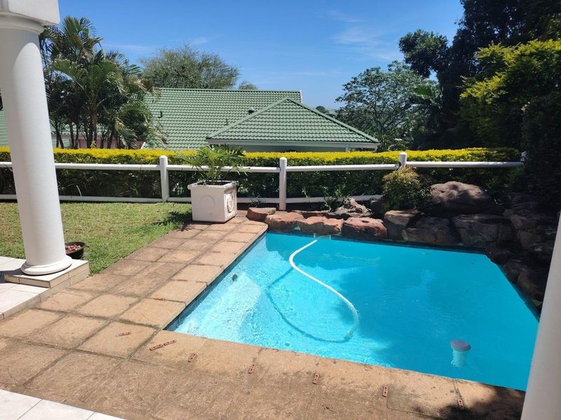 4-Bedroom Townhouse with Loft En Suite on the Prestigious Mt. Edgecombe Golf Estate - Photo 3