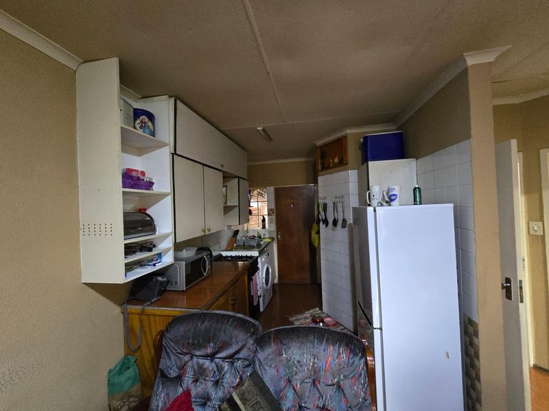 Functional Two-Bedroom Complex Unit with Garage in Kempton Park - Photo 4