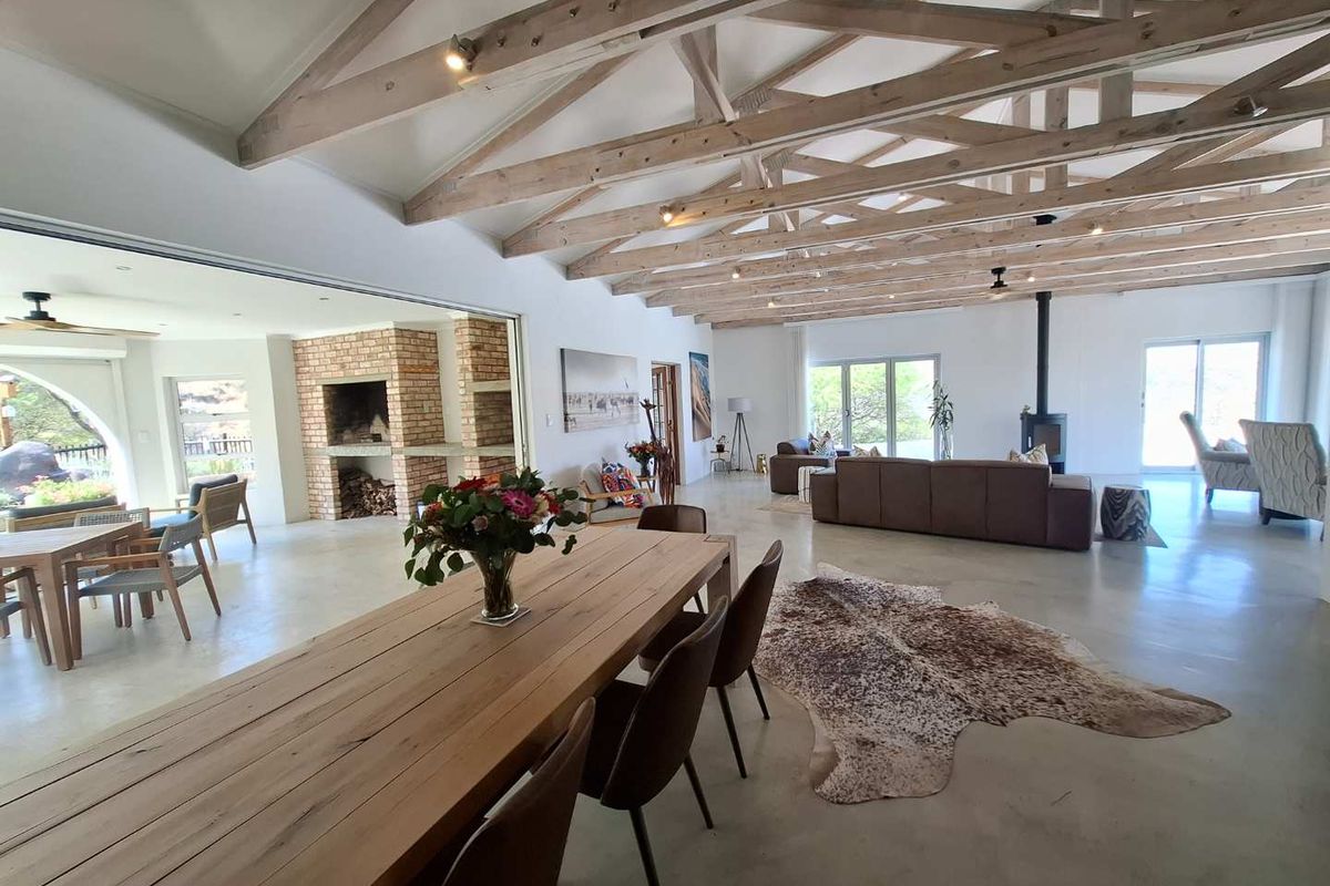 Exquisite, fully furnished, Family Home with Breathtaking Views - Photo 2