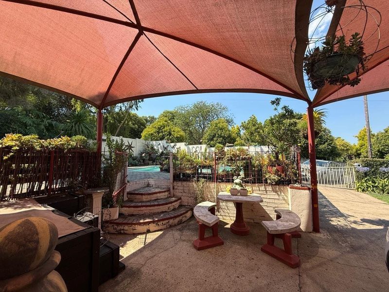 Comfortable Family Home with Flatlet Potential and Established Garden in Estcourt. - Photo 3