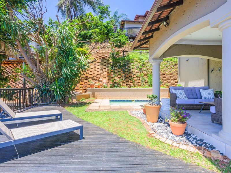Beautiful Modernized 3-Bedroom Townhouse in Prime La Lucia!! - Photo 6