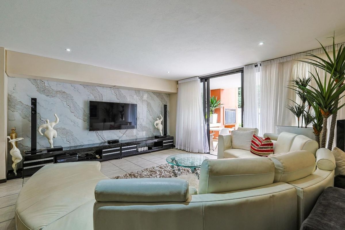 Elegant 2 Bedroom Home for Sale in Lombardy Estate - Photo 4