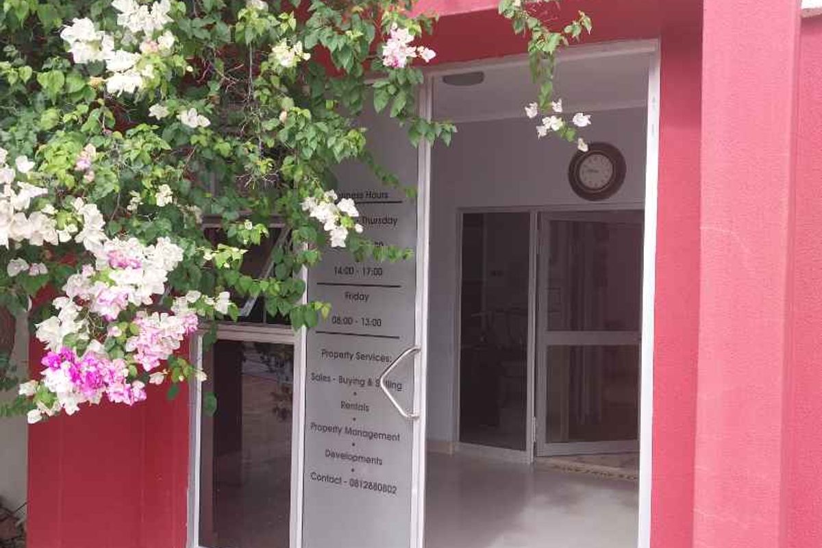 PRIME OFFICE BUILDING FOR SALE – N$1,210,000 (COSTS EXCLUDED | PRICE NEGOTIABLE) | ONGWEDEVA EXT 12 – NORTH VIEW PARK 1 - Photo 4