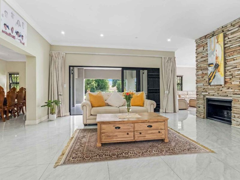 FIVE BEDROOM FAMILY HOME FOR SALE IN RIVONIA - Photo 4