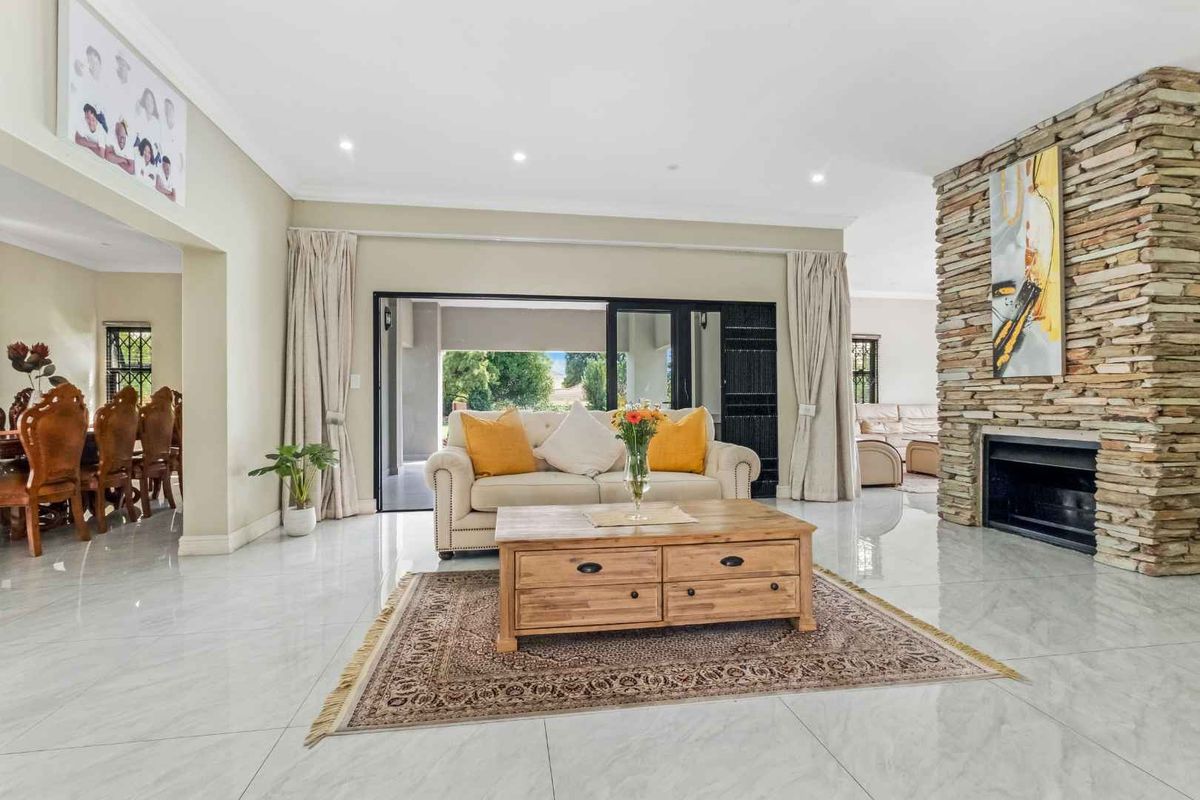 FIVE BEDROOM FAMILY HOME FOR SALE IN RIVONIA - Photo 4