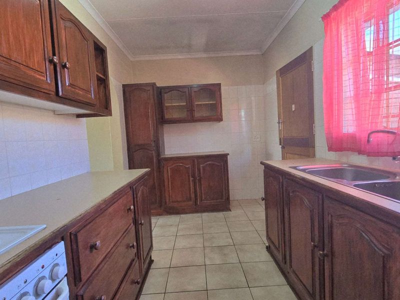 Neat and spa.cious 2 Bedroom Full Title house in Secure Retirement village - Photo 9