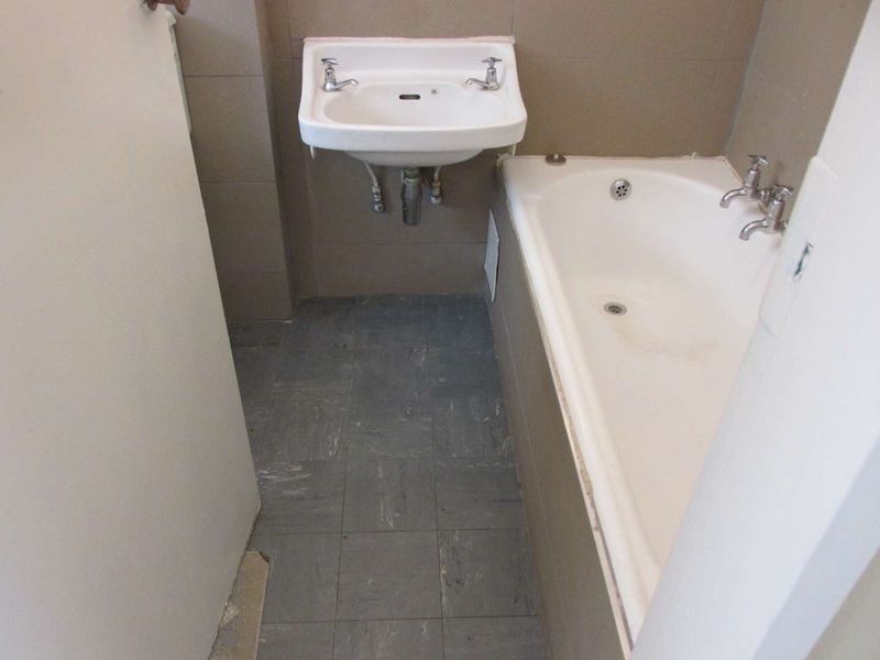 BACHELOR FLAT TO RENT IN ARCADIA - Photo 9