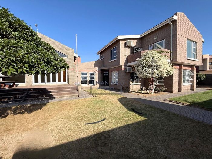 Property #2492406, House For Sale in Meersig