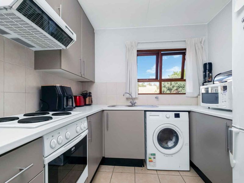 LIGHT 1 BEDROOM FIRST FLOOR APARTMENT FOR SALE IN BROADACRES - Photo 5