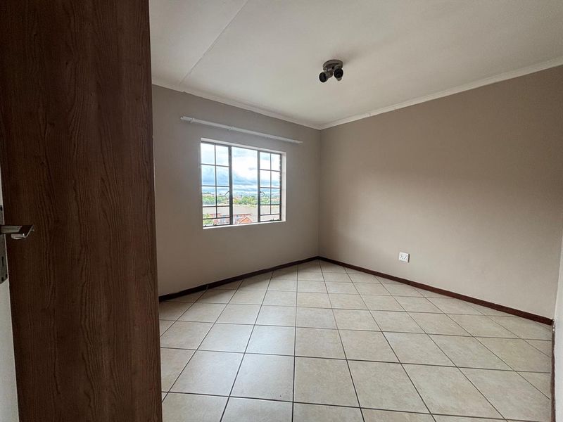 2 Bedroom 1 Bathroom Townhouse For sale in Midrand - Photo 6