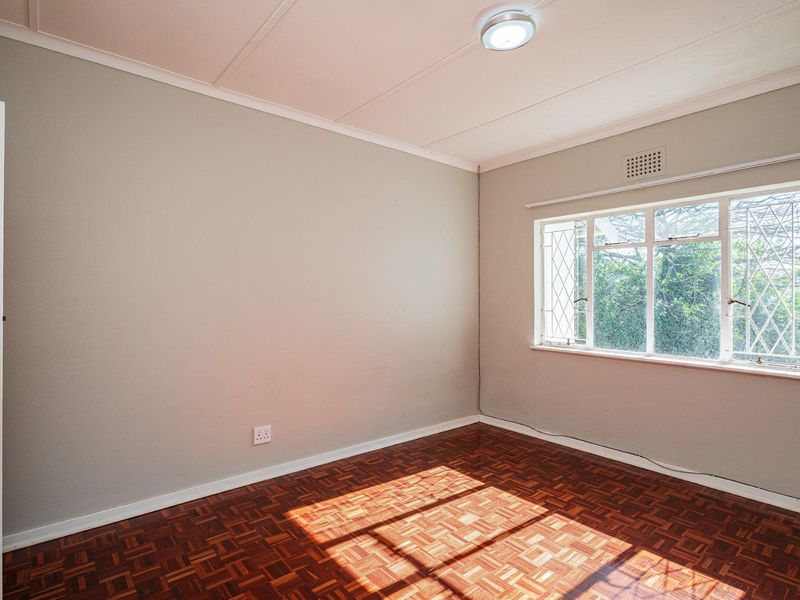 Spacious Second Floor Apartment in the Heart of Hillcrest - Photo 10