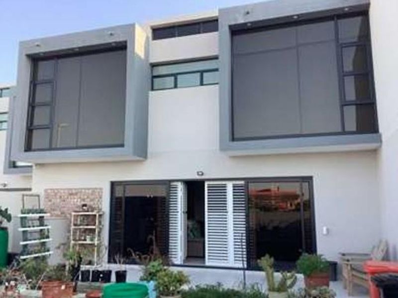 Sophisticated & High-end Apartment built by a renowned developer - Photo 8