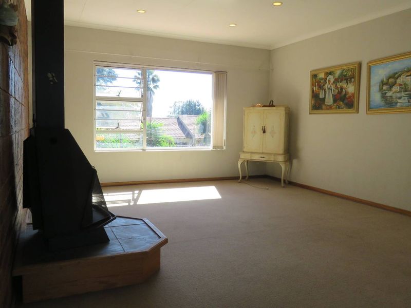 Secure Cluster Living with Space, Comfort and Low Levies - Photo 5