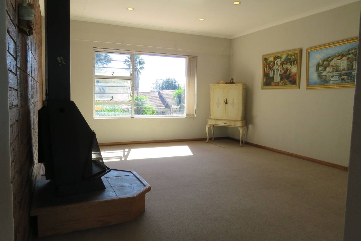 Secure Cluster Living with Space, Comfort and Low Levies - Photo 5