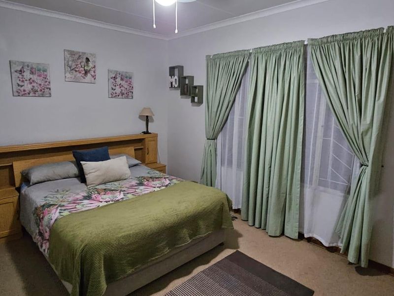 Spacious Family Living with Solar Power, Pool & Excellent Entertainment Areas - Photo 6