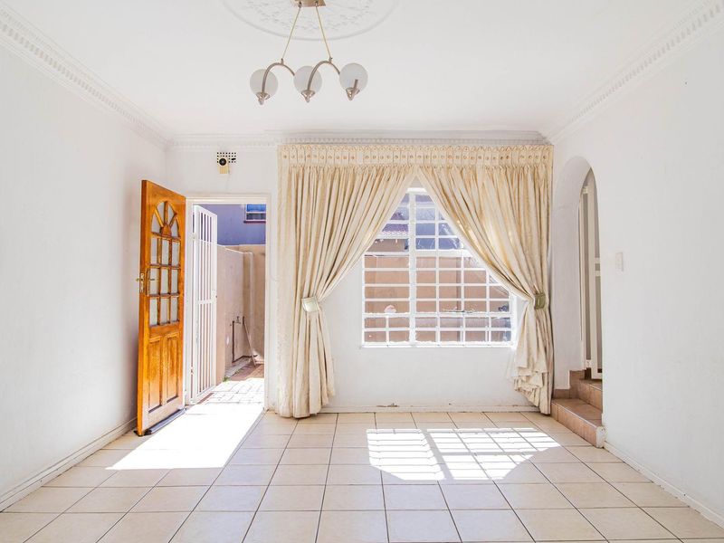 Spacious Living: Duplex Townhouse in Prime Rynsoord - Photo 4