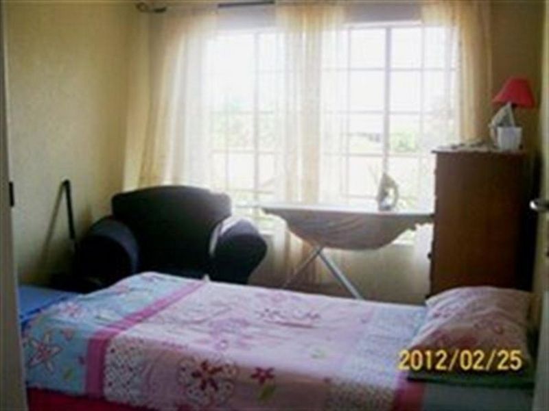 Lovely 2 bedroom top unit in La Montagne - Photo 9