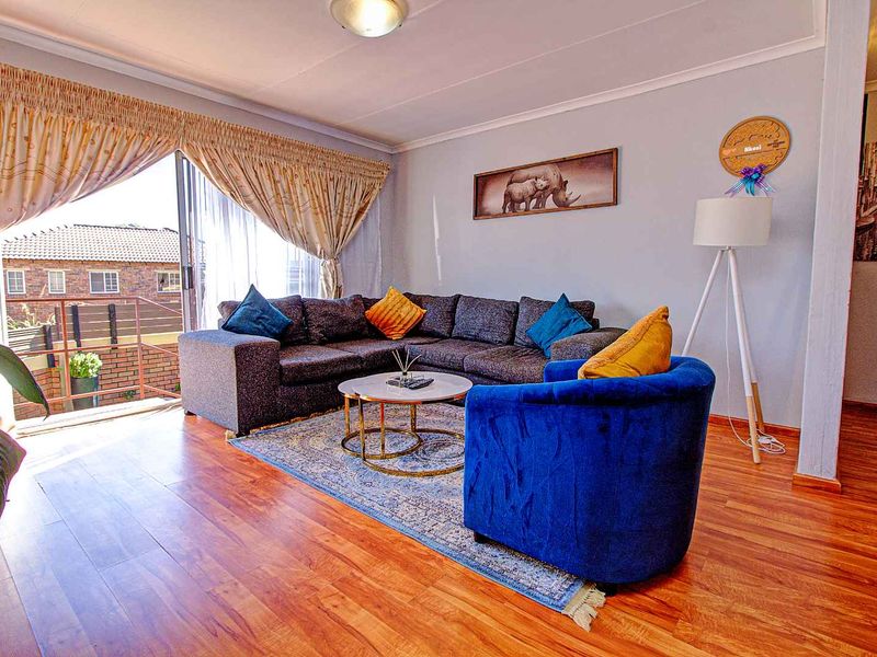 Effortless Living: Stylish Townhouse Awaits You! - Photo 4