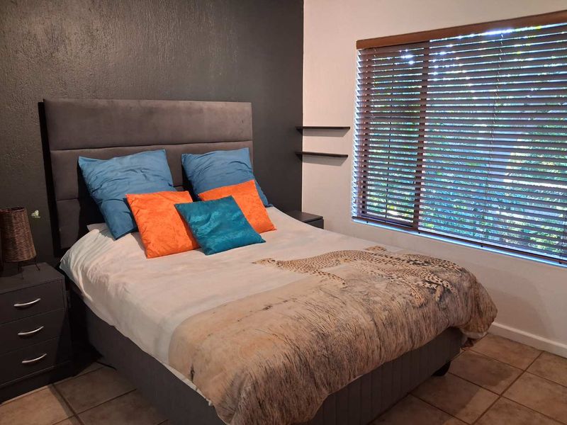 Spacious three bedroom for sale in Hillside Manor - Photo 8