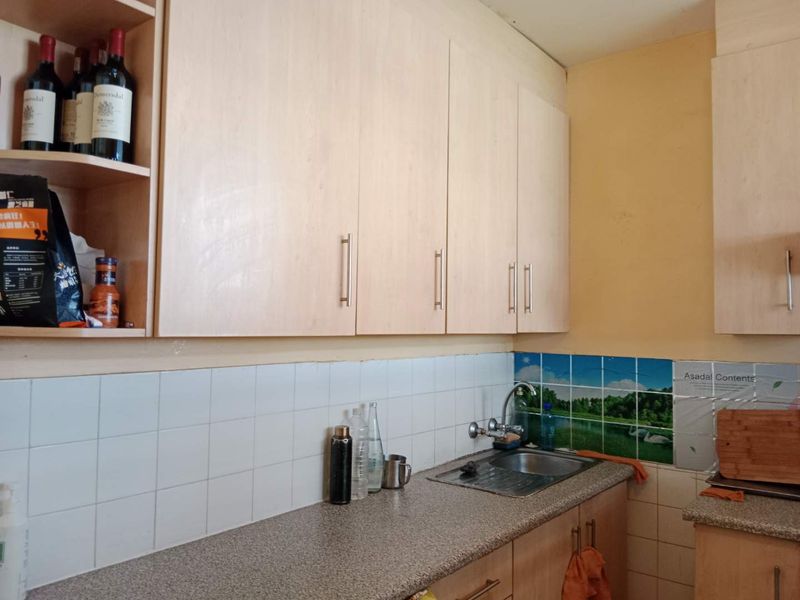 Prime Location Spacious Duplex, Incredible Potential - Photo 9