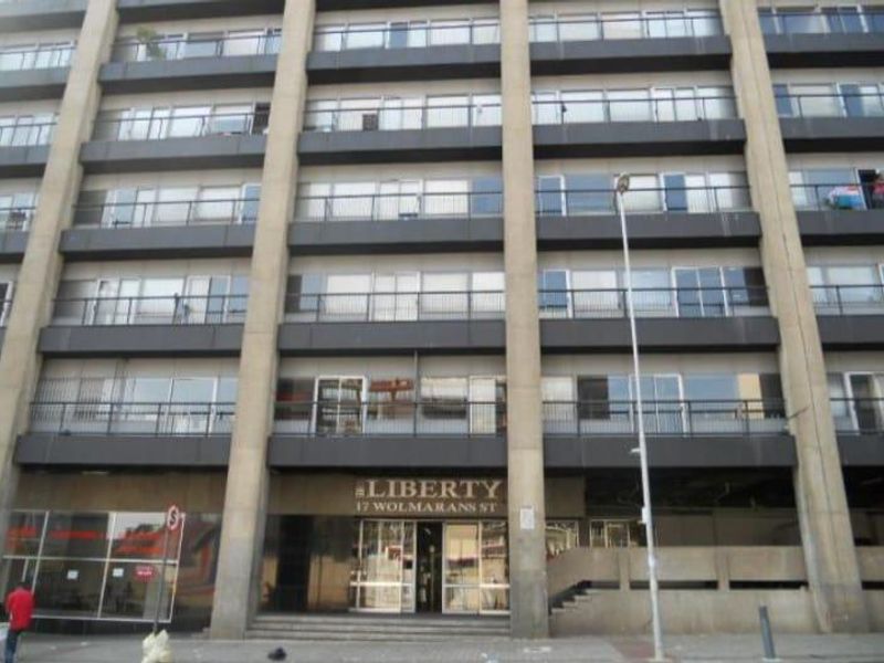 Bachelor apartment in Braamfontein, Johannesburg. - Photo 1