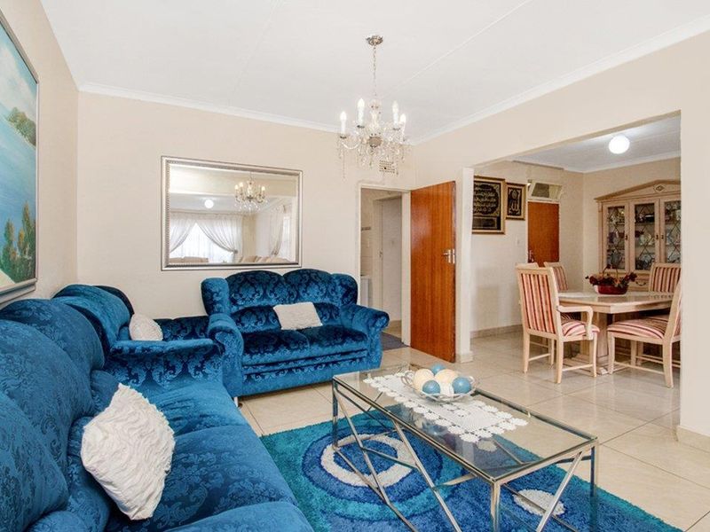 Neat 3 bedroom 1 bathroom home for sale in Westbury Johannesburg - Photo 6