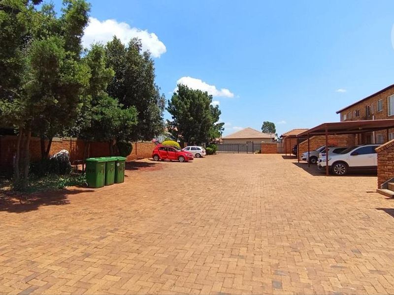 Charming Family Home with Ample space and Ideal Location - Photo 6