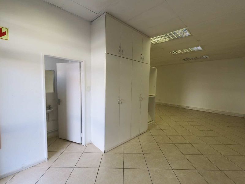 102m2 | TILED STORAGE/OFFICE | AVAILABLE TO LET - Photo 5