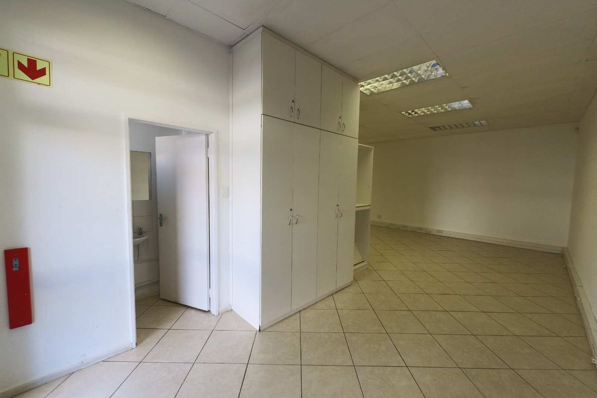 102m2 | TILED STORAGE/OFFICE | AVAILABLE TO LET - Photo 5