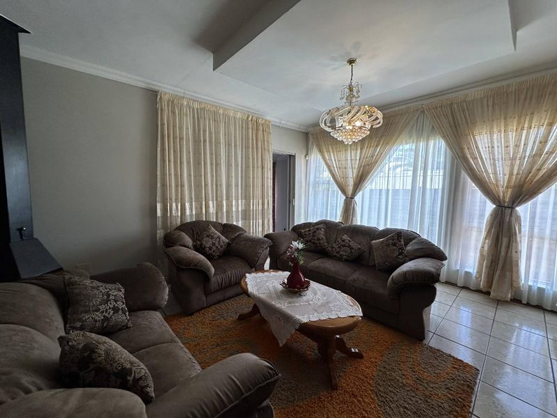 Spacious Family Home in A Cul-De-Sac - Photo 7