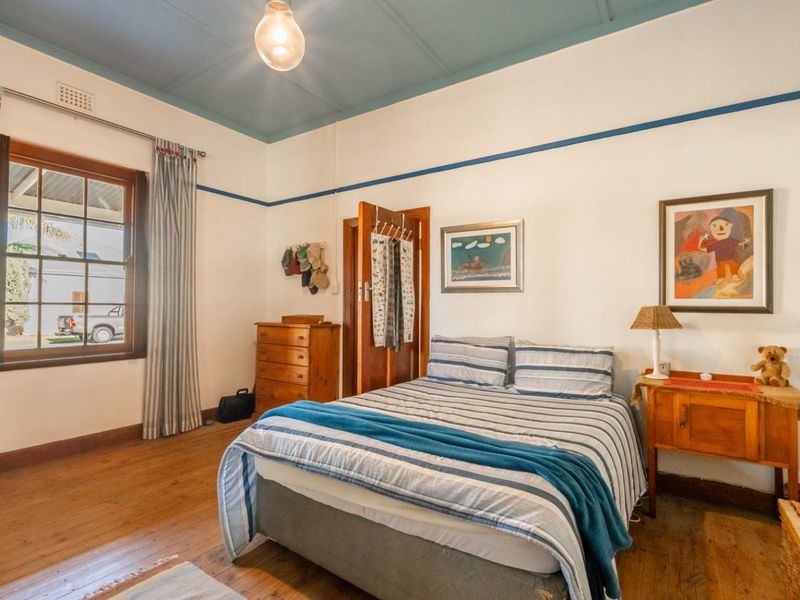 Historic Rawsonville home with timeless charm, spacious living, solar, borehole, and flatlet potential — blending heritage character with modern comfort. - Photo 6