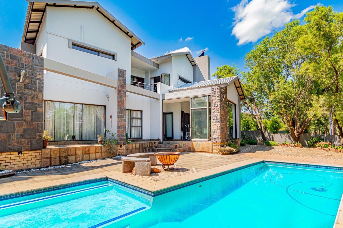 Large Family Home with Flatlet in Eye of Africa Golf Estate - Photo 4