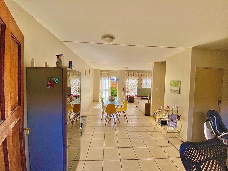 Charming Family Home in Secure Community - Photo 4