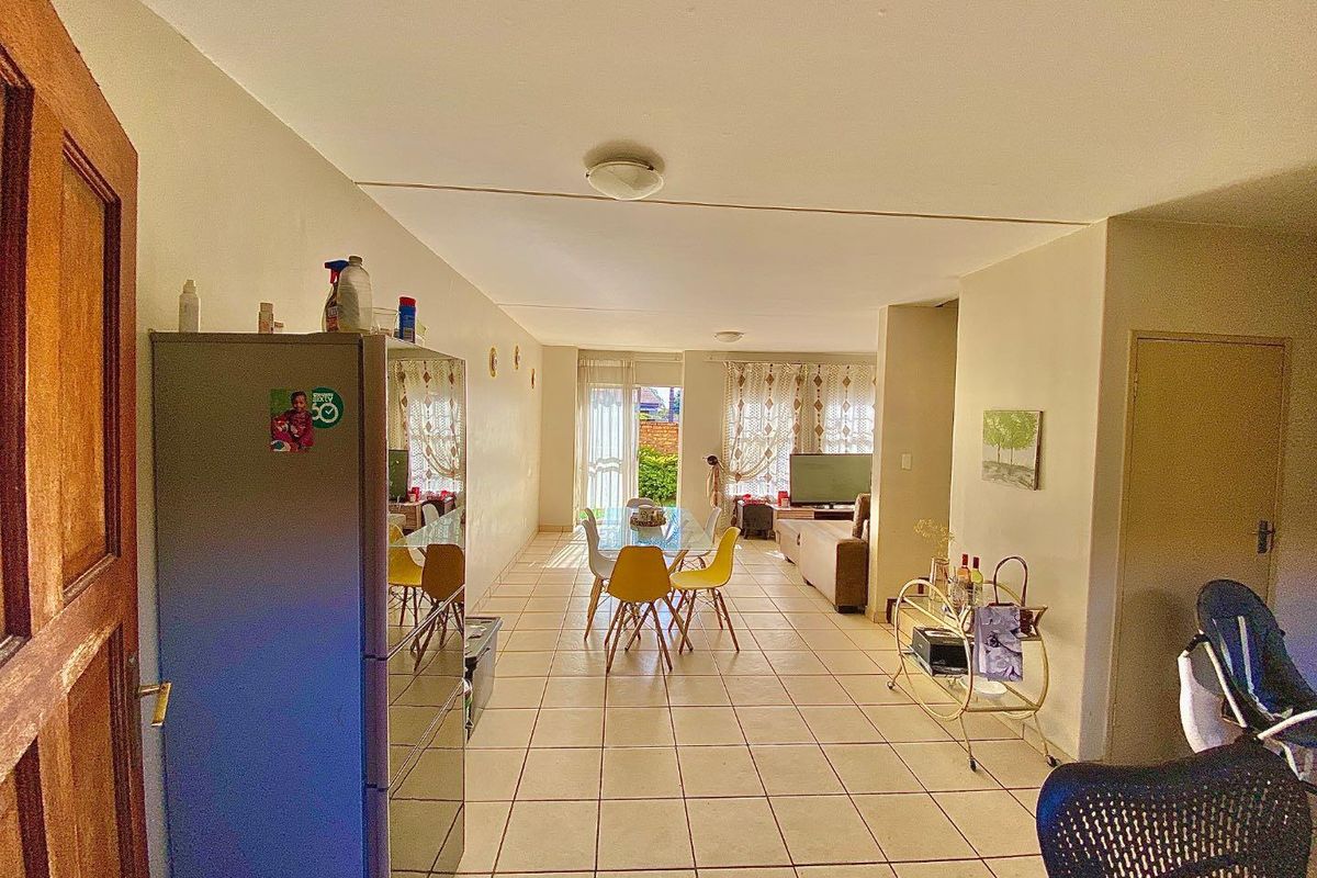 Charming Family Home in Secure Community - Photo 4