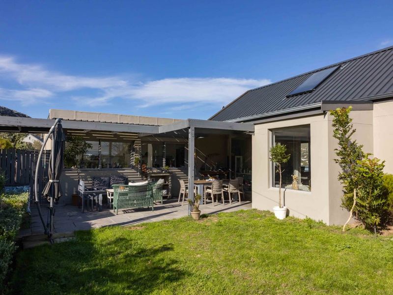 Contemporary Family Living in the Exclusive Chapman's Bay Security Estate. - Photo 8