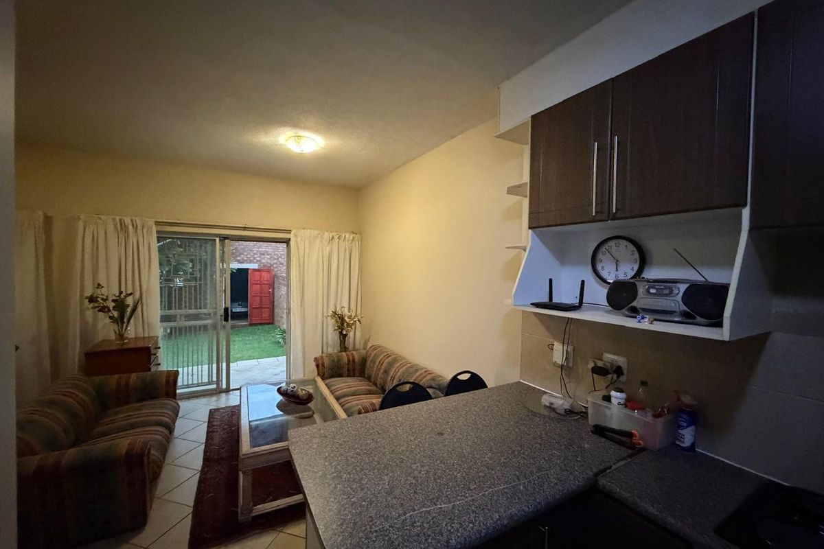 Two Bedroom ground unit in Mooikloof Ridge for Sale - Photo 2