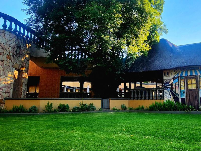 Castle in Alberante security estate perfect for a venue/restaurant/blended family - Photo 5